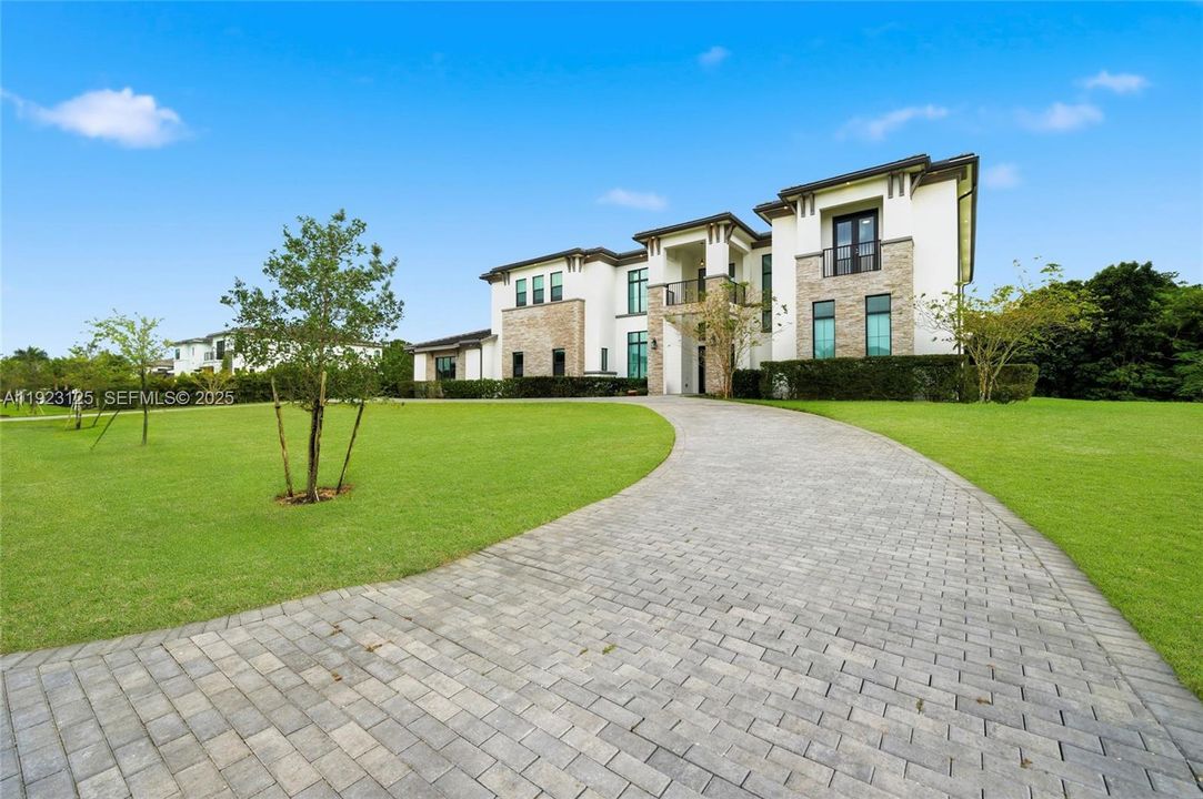 En Venta: $4,225,000 (7 camas, 8 baños, 7895 Pies cuadrados)