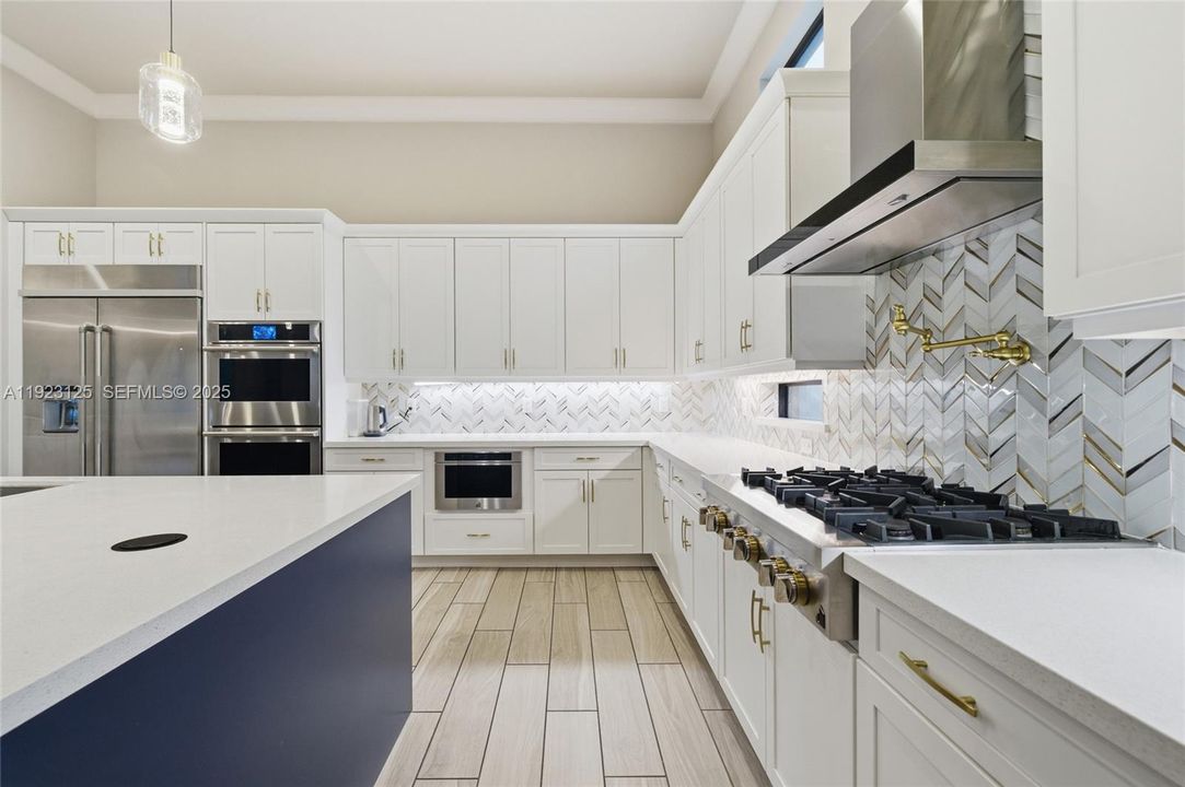 En Venta: $4,225,000 (7 camas, 8 baños, 7895 Pies cuadrados)