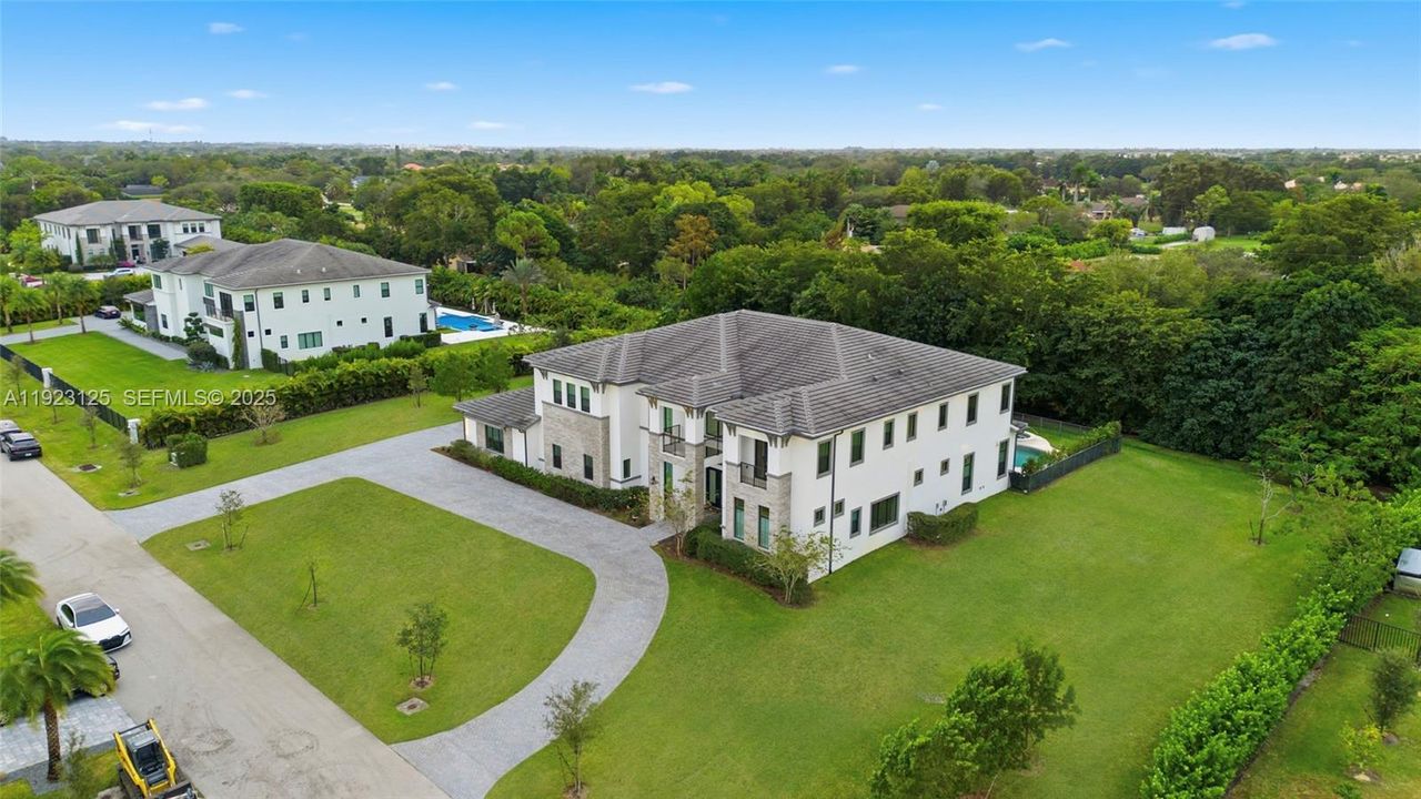 En Venta: $4,225,000 (7 camas, 8 baños, 7895 Pies cuadrados)