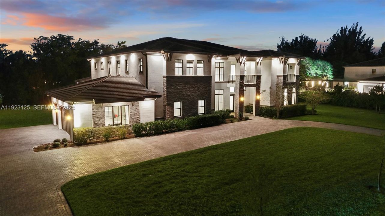 En Venta: $4,225,000 (7 camas, 8 baños, 7895 Pies cuadrados)