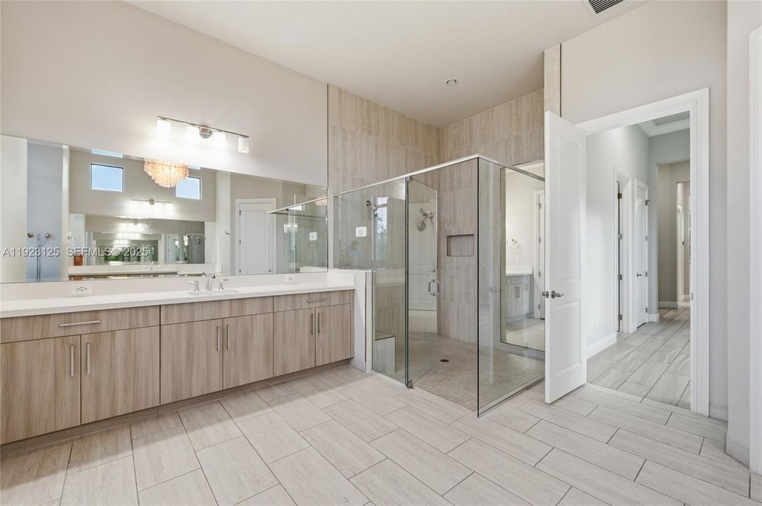 En Venta: $4,225,000 (7 camas, 8 baños, 7895 Pies cuadrados)