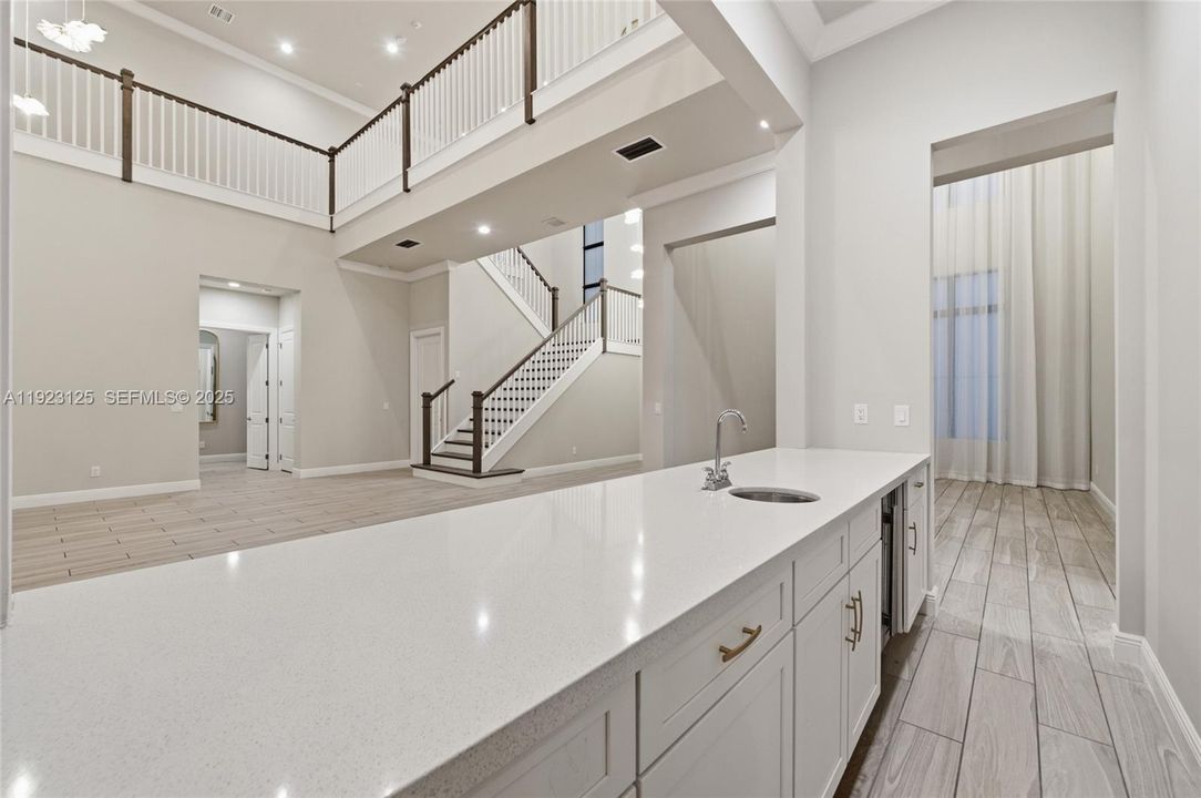 En Venta: $4,225,000 (7 camas, 8 baños, 7895 Pies cuadrados)