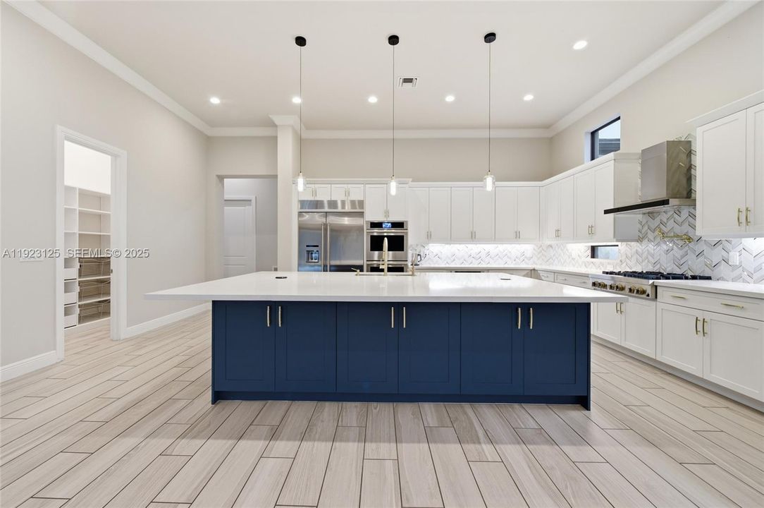 En Venta: $4,225,000 (7 camas, 8 baños, 7895 Pies cuadrados)