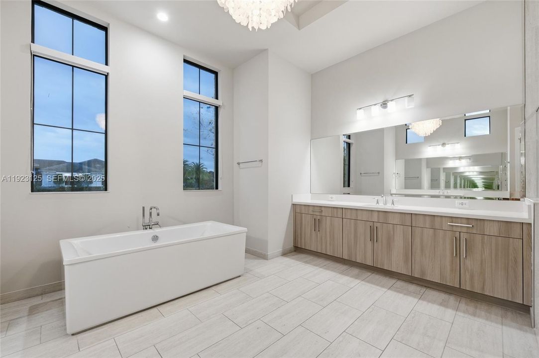 En Venta: $4,225,000 (7 camas, 8 baños, 7895 Pies cuadrados)