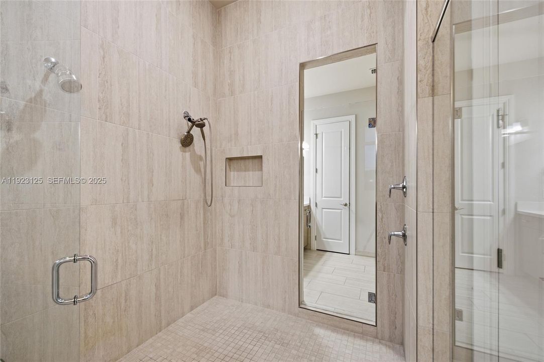 En Venta: $4,225,000 (7 camas, 8 baños, 7895 Pies cuadrados)