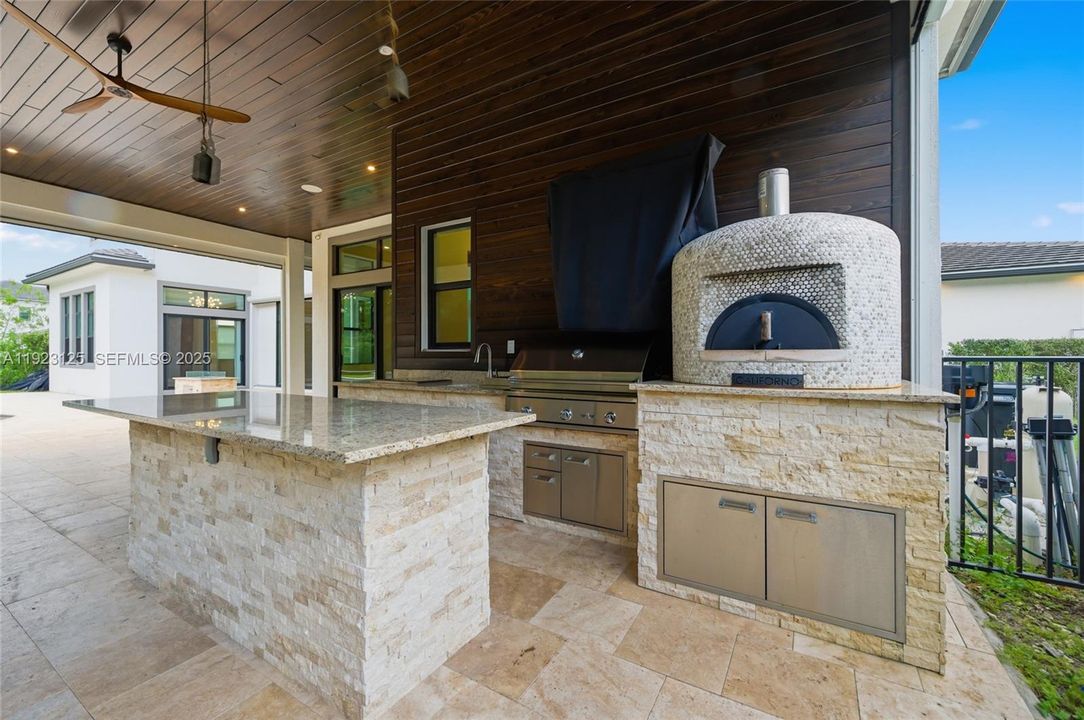 En Venta: $4,225,000 (7 camas, 8 baños, 7895 Pies cuadrados)