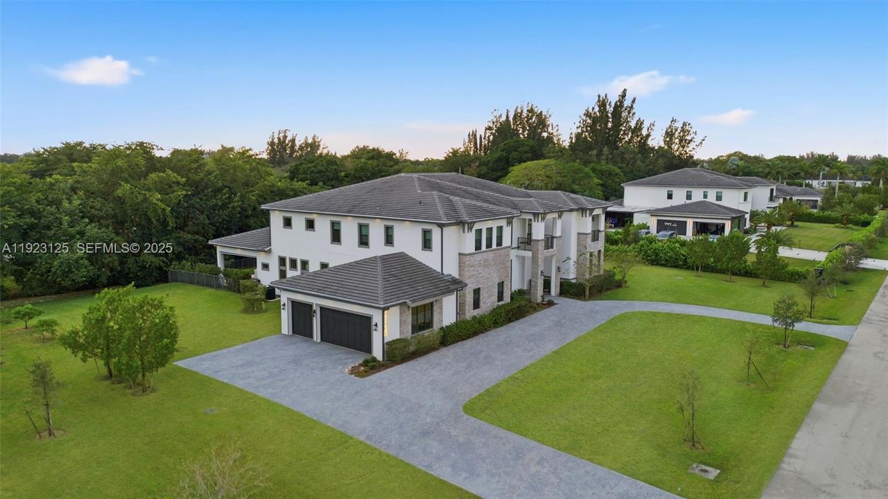 En Venta: $4,225,000 (7 camas, 8 baños, 7895 Pies cuadrados)