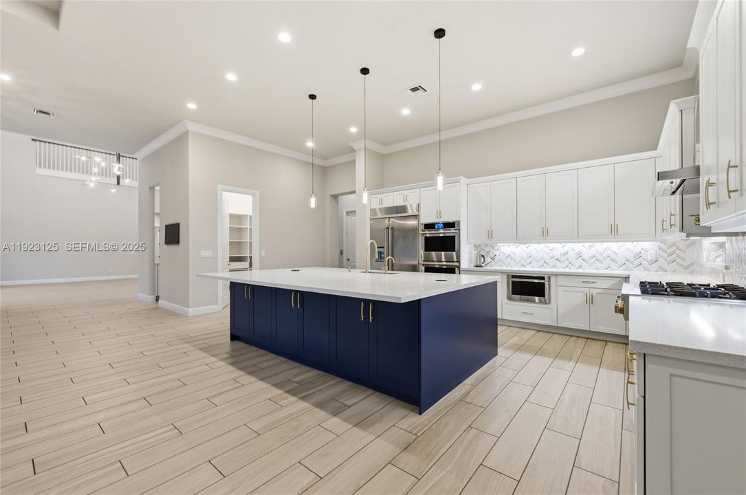 En Venta: $4,225,000 (7 camas, 8 baños, 7895 Pies cuadrados)