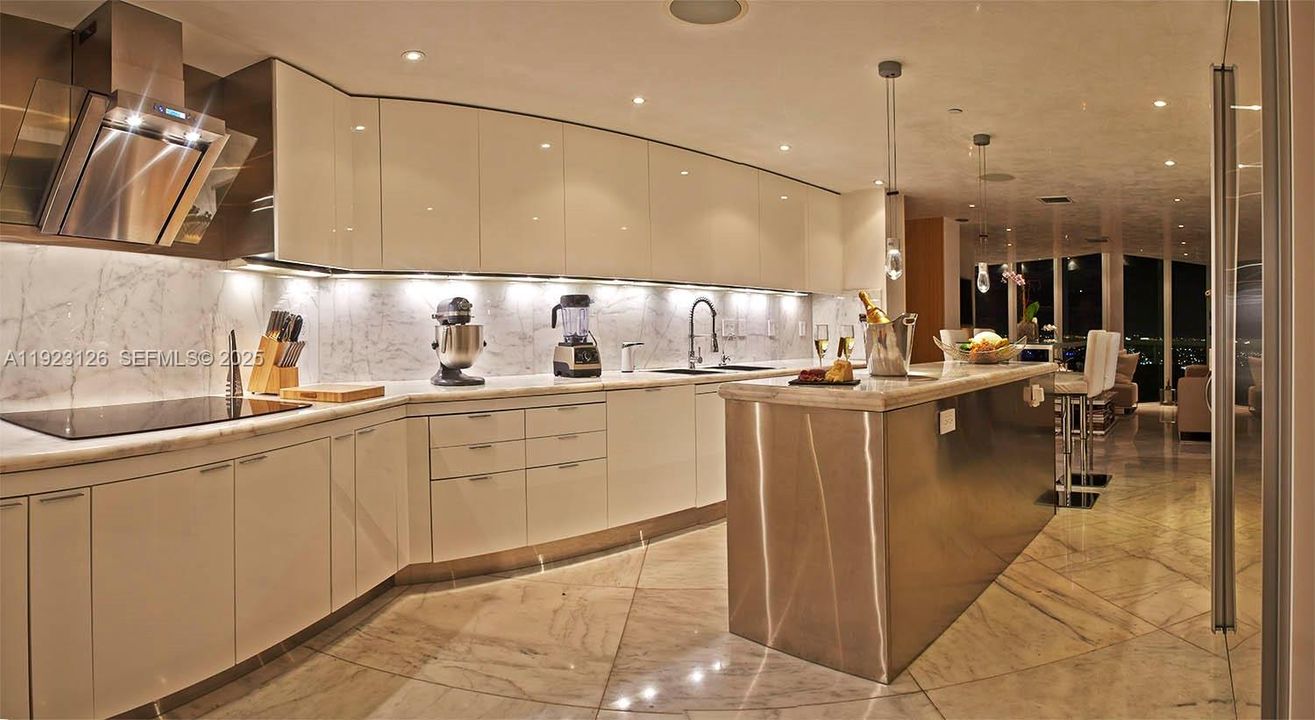 待售: $6,750,000 (4 贝兹, 5 浴室, 5730 平方英尺)