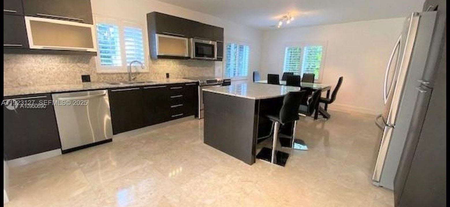 В аренду: $20,000 (3 спален, 2 ванн, 3488 Квадратных фут)