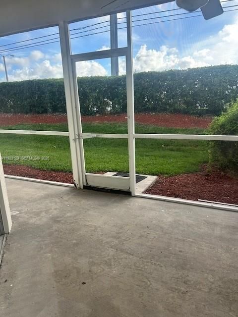 В аренду: $1,800 (2 спален, 2 ванн, 930 Квадратных фут)