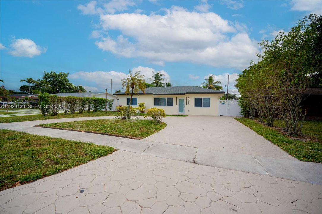 For Sale: $640,000 (4 beds, 3 baths, 1405 Square Feet)