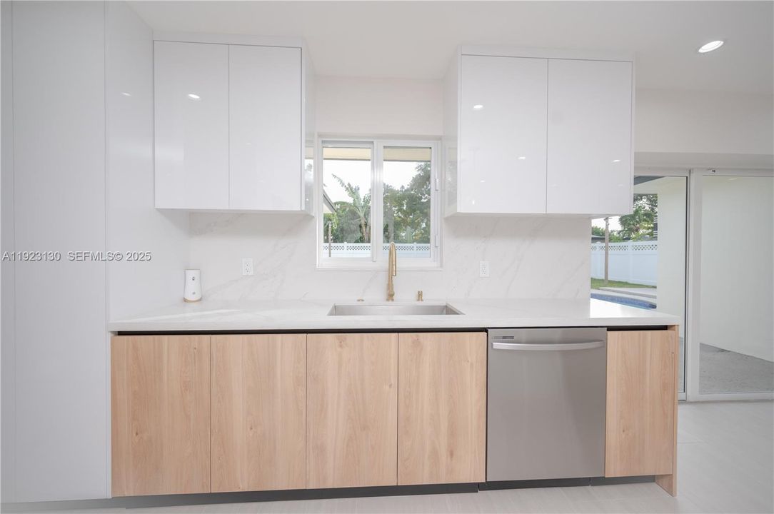 For Sale: $640,000 (4 beds, 3 baths, 1405 Square Feet)