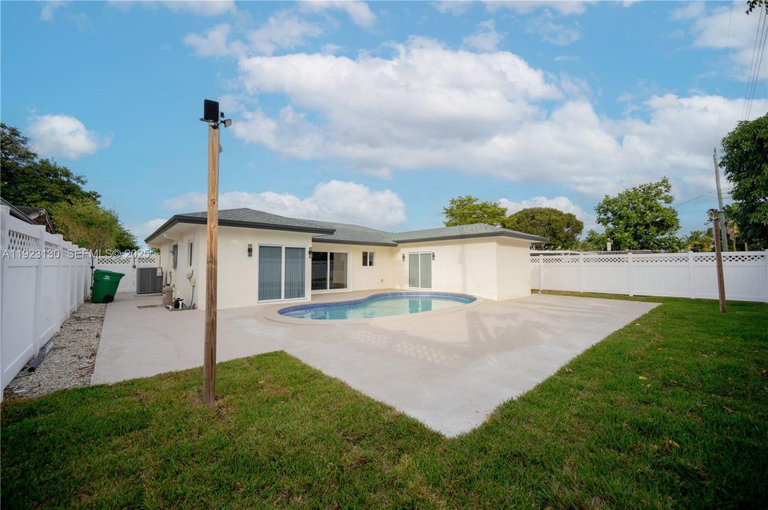 For Sale: $640,000 (4 beds, 3 baths, 1405 Square Feet)