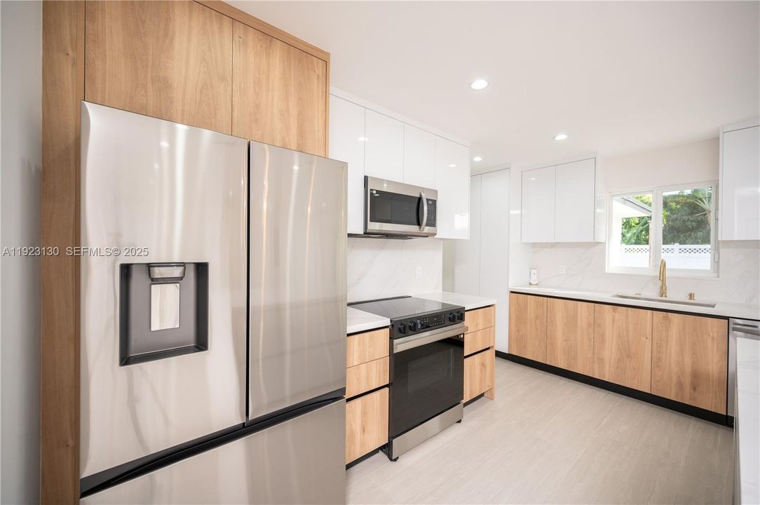 For Sale: $640,000 (4 beds, 3 baths, 1405 Square Feet)