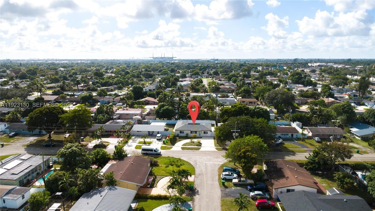 For Sale: $640,000 (4 beds, 3 baths, 1405 Square Feet)