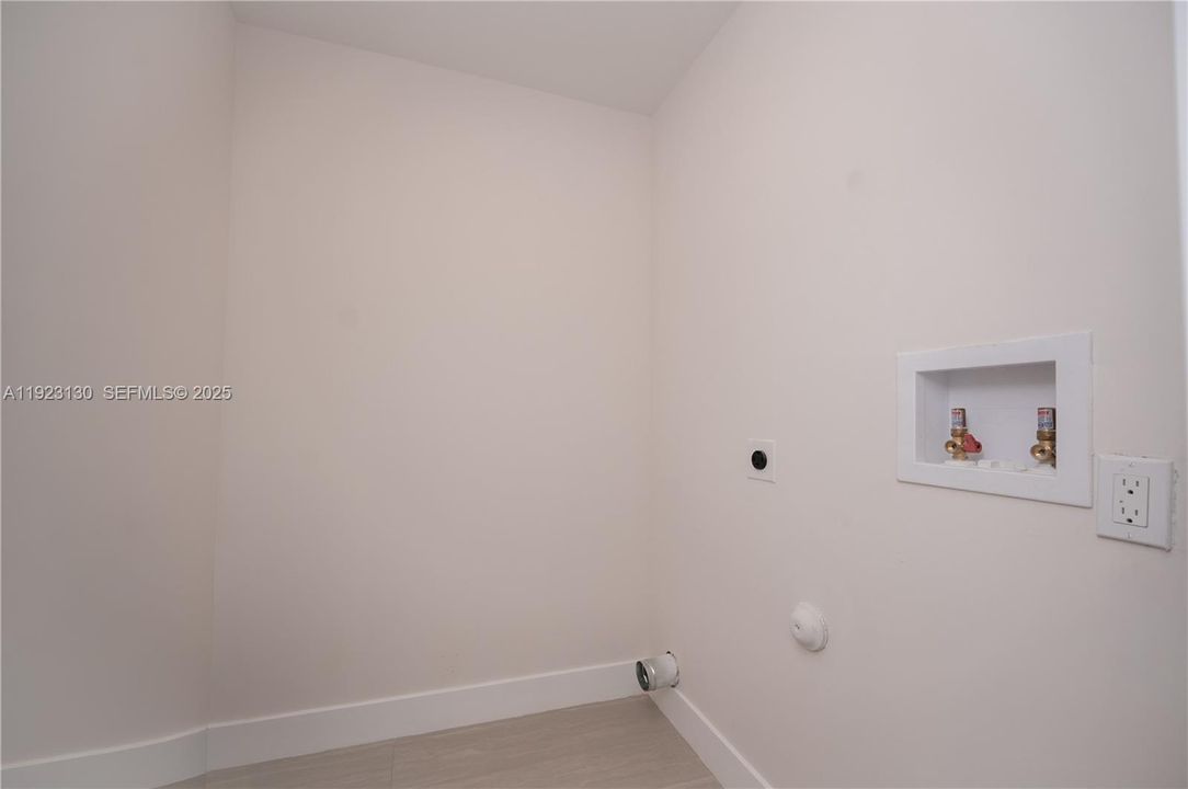 For Sale: $640,000 (4 beds, 3 baths, 1405 Square Feet)