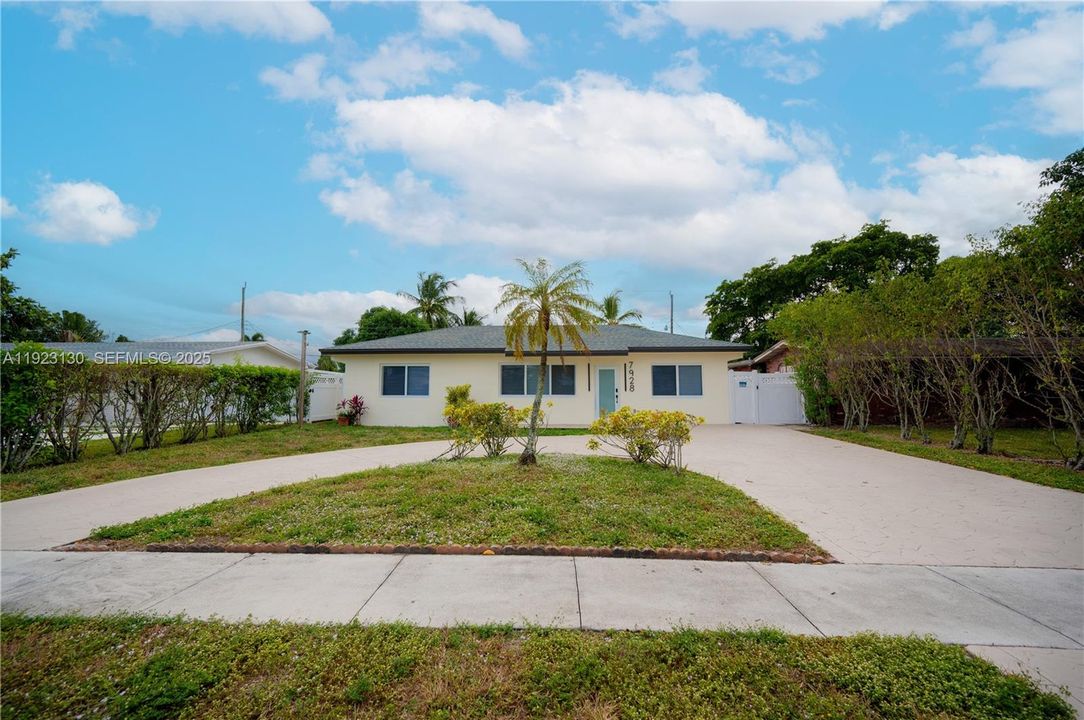 For Sale: $640,000 (4 beds, 3 baths, 1405 Square Feet)