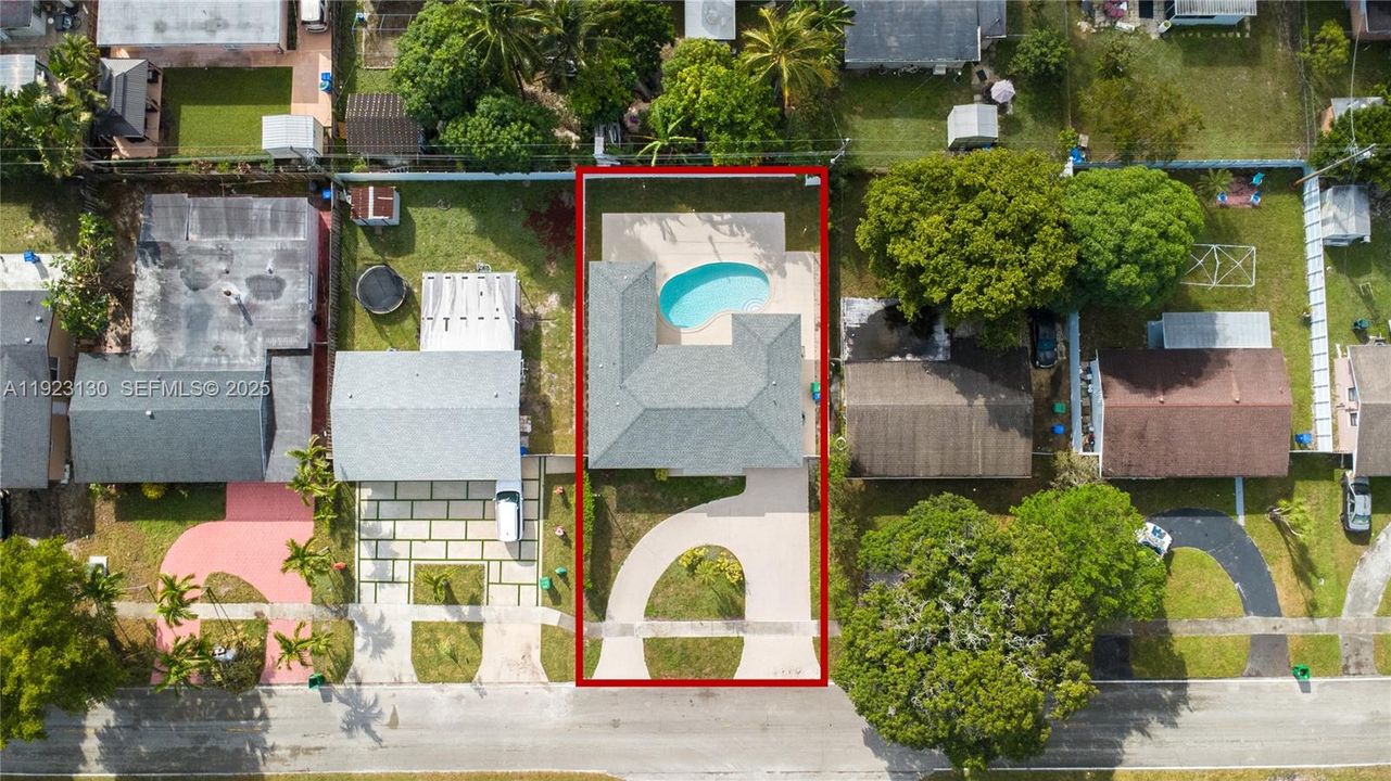 For Sale: $640,000 (4 beds, 3 baths, 1405 Square Feet)