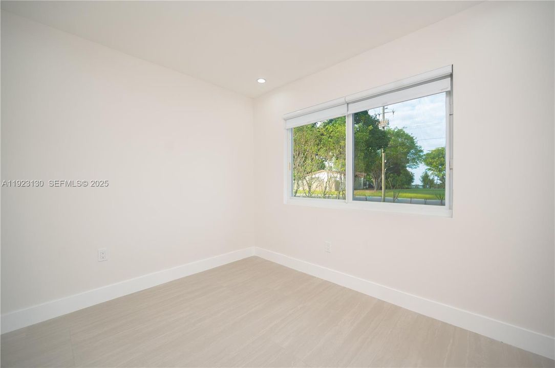 For Sale: $640,000 (4 beds, 3 baths, 1405 Square Feet)