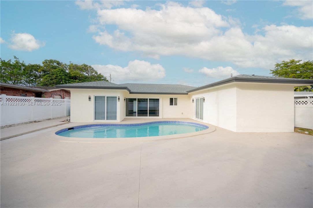 For Sale: $640,000 (4 beds, 3 baths, 1405 Square Feet)