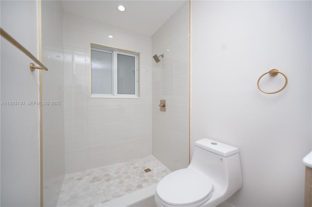 For Sale: $640,000 (4 beds, 3 baths, 1405 Square Feet)