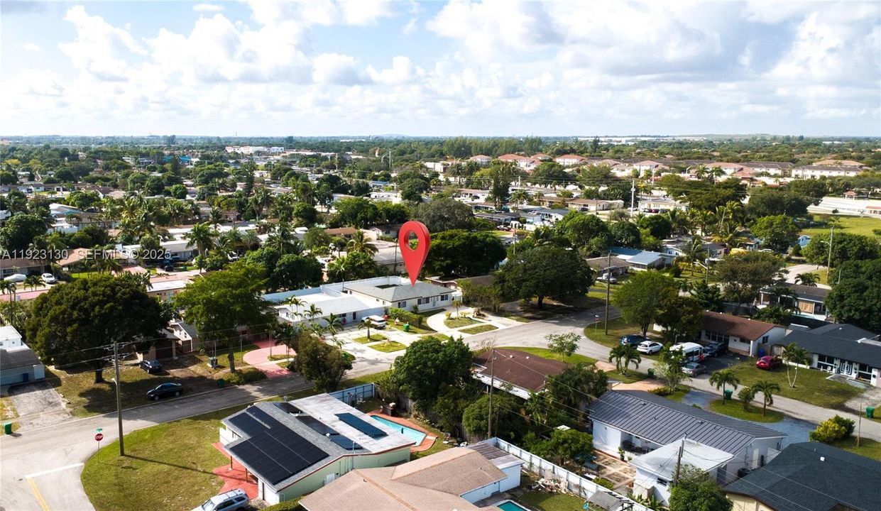 For Sale: $640,000 (4 beds, 3 baths, 1405 Square Feet)