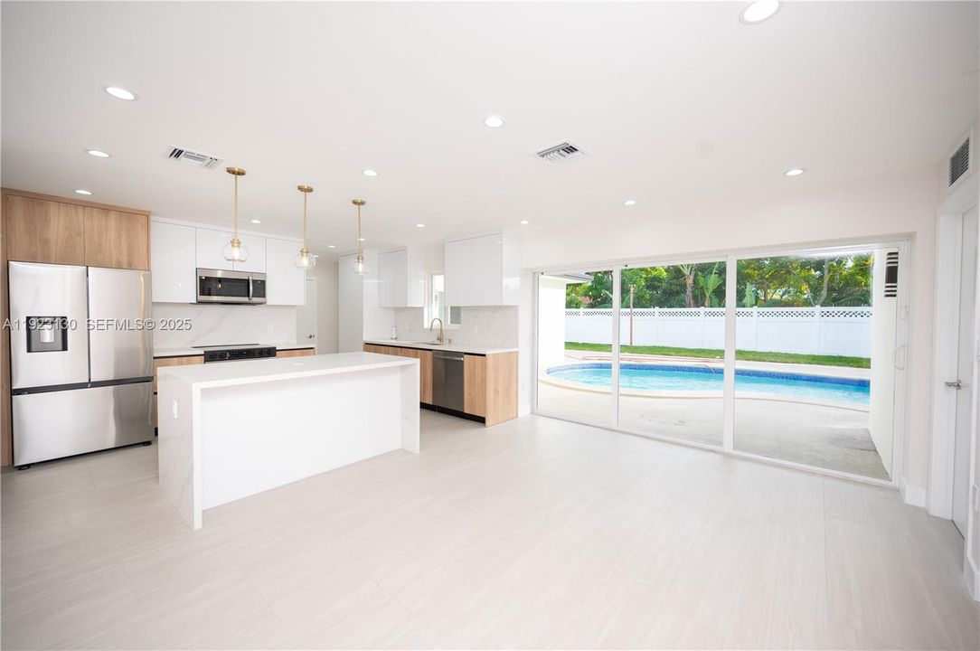 For Sale: $640,000 (4 beds, 3 baths, 1405 Square Feet)