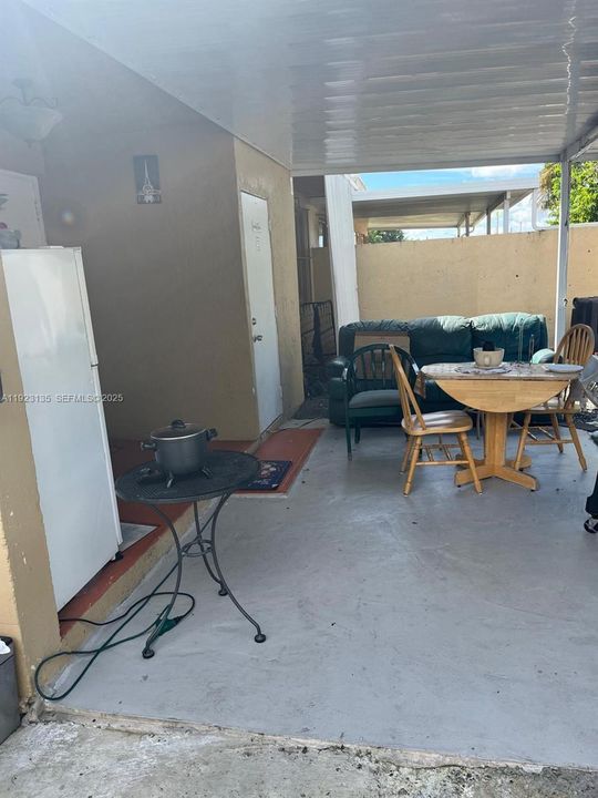 For Rent: $2,300 (2 beds, 2 baths, 2148 Square Feet)