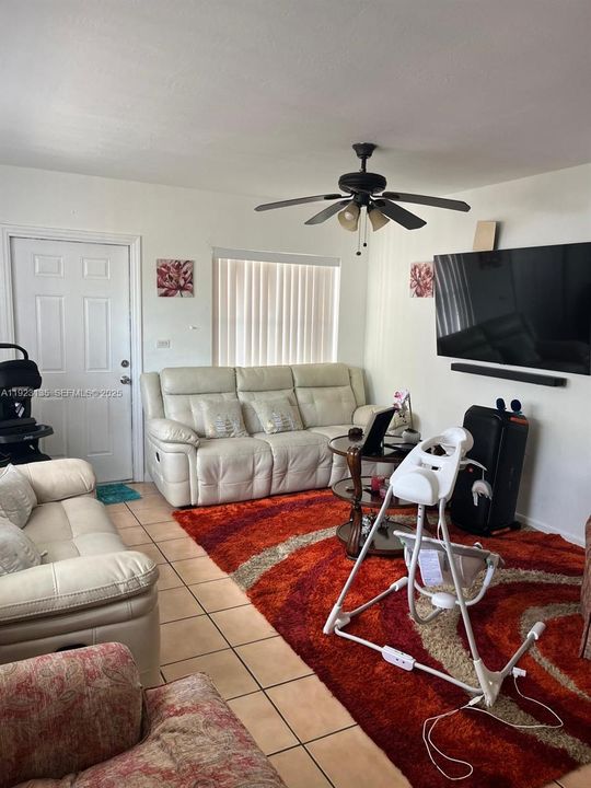 For Rent: $2,300 (2 beds, 2 baths, 2148 Square Feet)