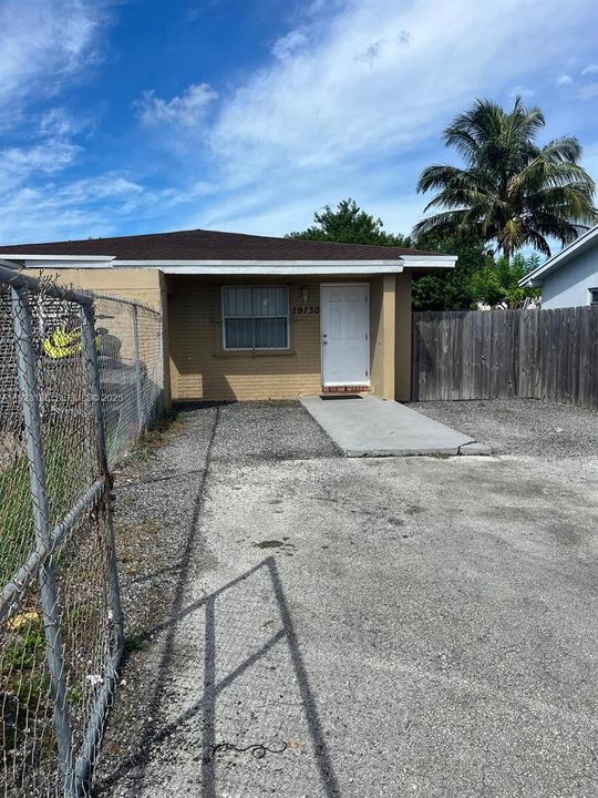 For Rent: $2,300 (2 beds, 2 baths, 2148 Square Feet)