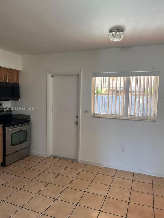 For Rent: $2,300 (2 beds, 2 baths, 2148 Square Feet)