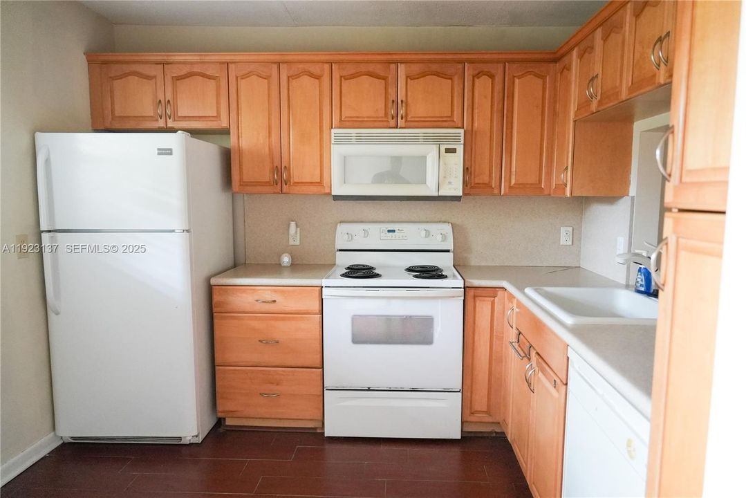 For Sale: $180,000 (2 beds, 2 baths, 1074 Square Feet)