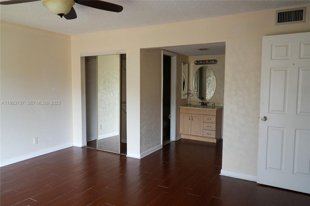 For Sale: $180,000 (2 beds, 2 baths, 1074 Square Feet)