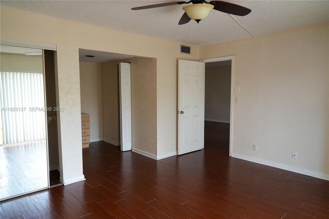 For Sale: $180,000 (2 beds, 2 baths, 1074 Square Feet)
