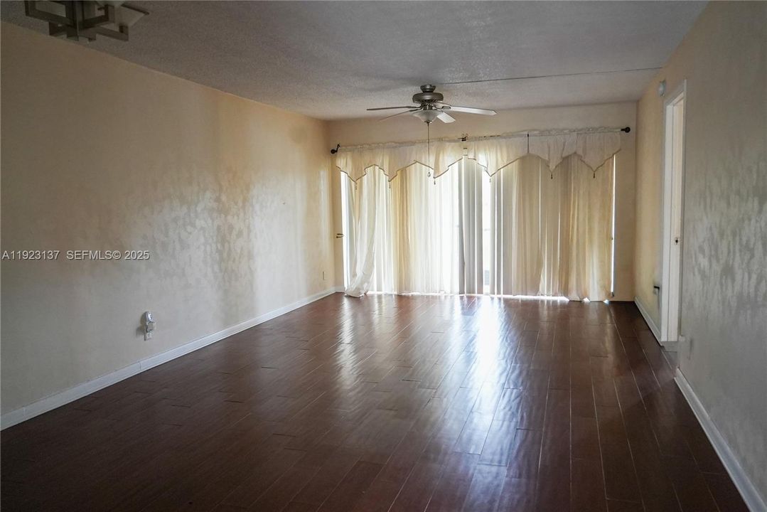 For Sale: $180,000 (2 beds, 2 baths, 1074 Square Feet)