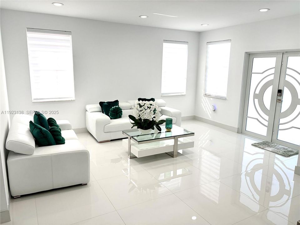 待售: $659,900 (3 贝兹, 2 浴室, 1769 平方英尺)