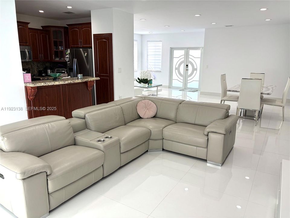 待售: $659,900 (3 贝兹, 2 浴室, 1769 平方英尺)