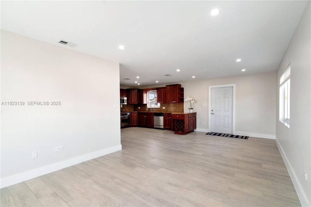 待售: $2,249,000 (5 贝兹, 3 浴室, 204 平方英尺)