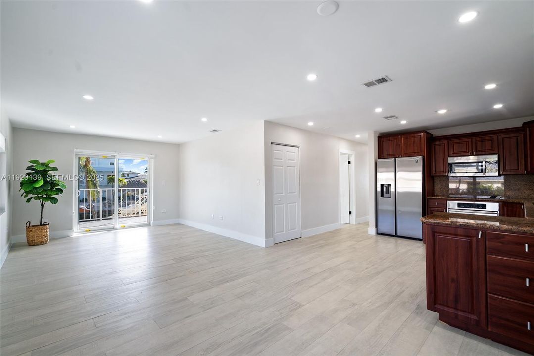 待售: $2,249,000 (5 贝兹, 3 浴室, 204 平方英尺)