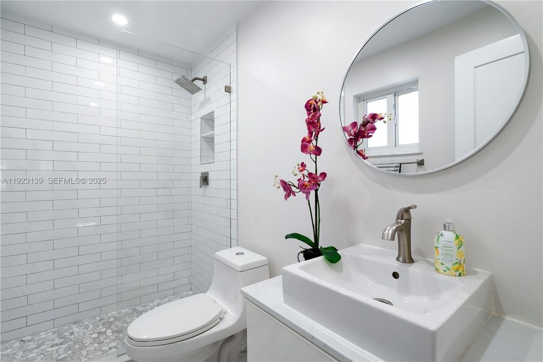 待售: $2,249,000 (5 贝兹, 3 浴室, 204 平方英尺)