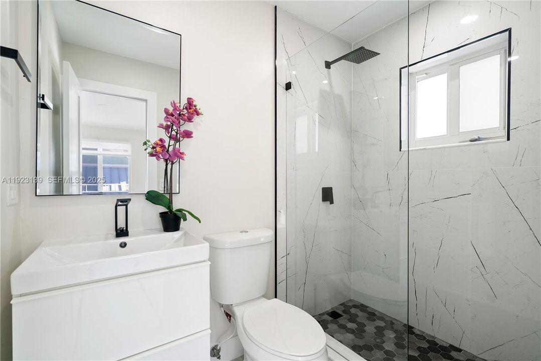 待售: $2,249,000 (5 贝兹, 3 浴室, 204 平方英尺)