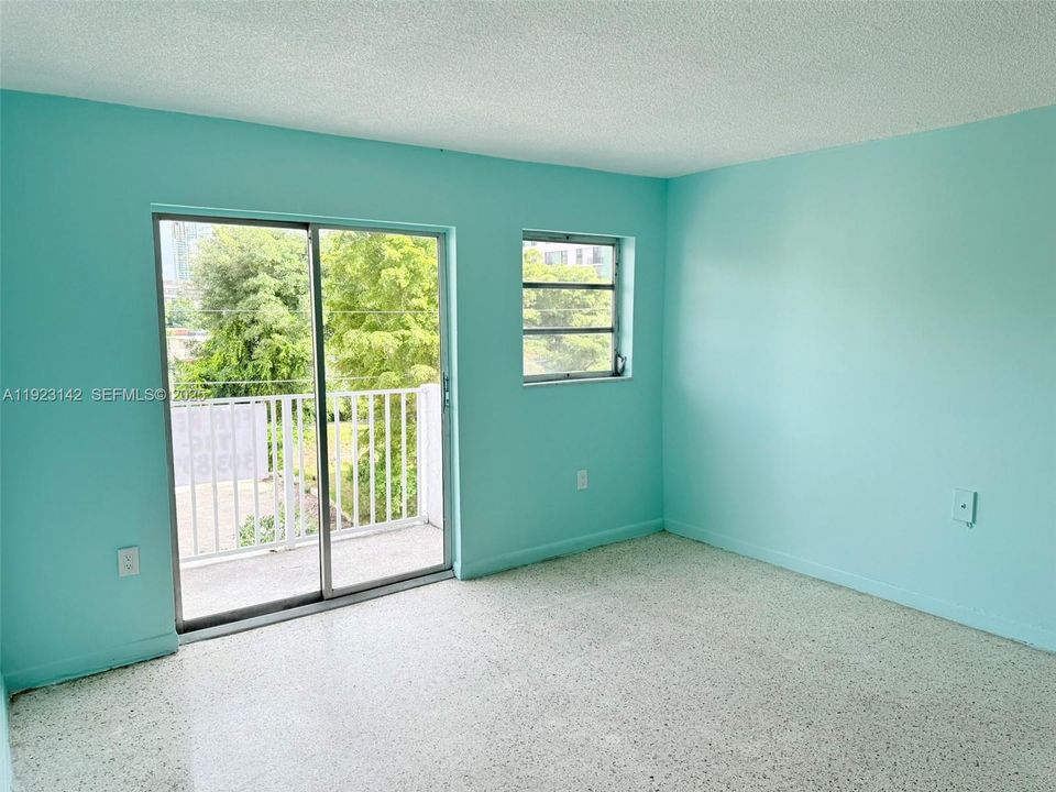 Active With Contract: $2,000 (2 beds, 1 baths, 672 Square Feet)