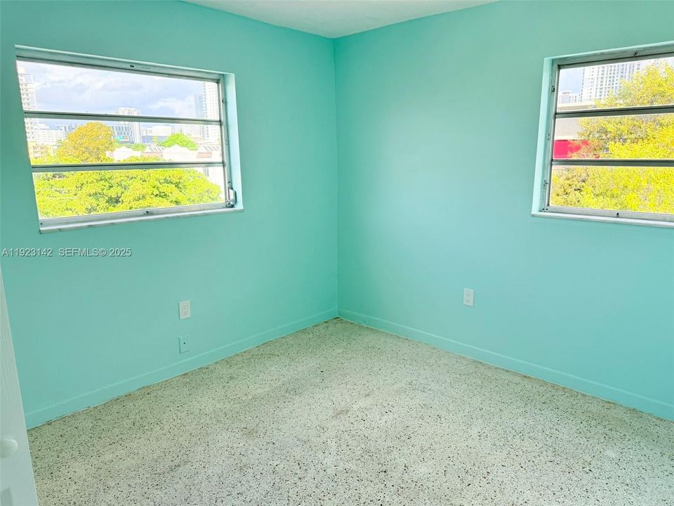 Active With Contract: $2,000 (2 beds, 1 baths, 672 Square Feet)