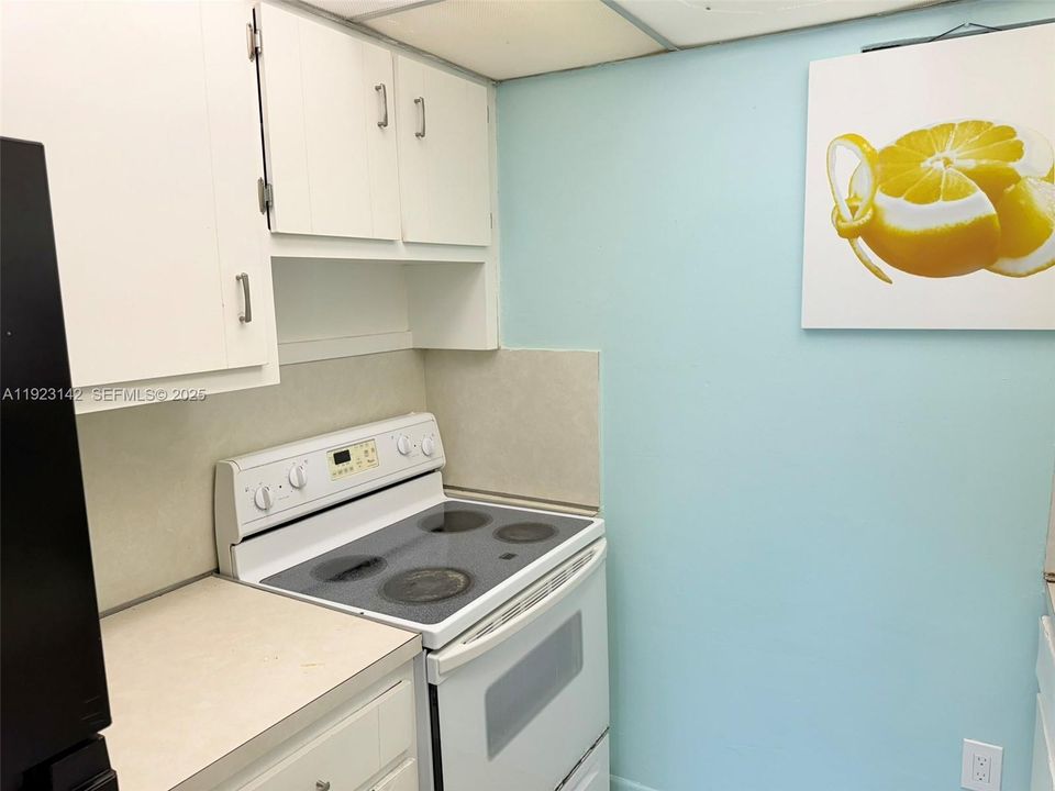 Active With Contract: $2,000 (2 beds, 1 baths, 672 Square Feet)