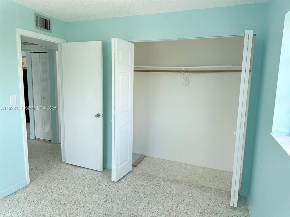 Active With Contract: $2,000 (2 beds, 1 baths, 672 Square Feet)