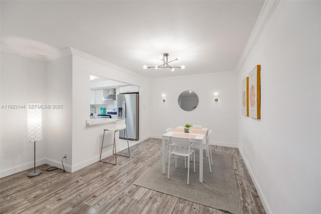 For Sale: $250,000 (2 beds, 2 baths, 1070 Square Feet)