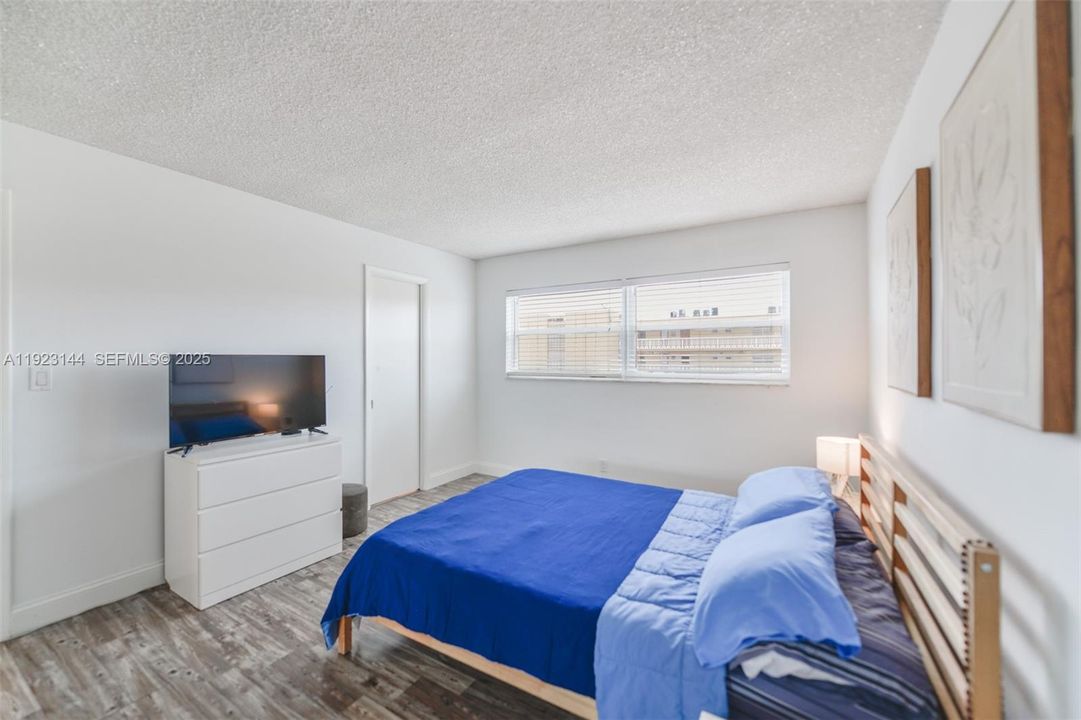 For Sale: $250,000 (2 beds, 2 baths, 1070 Square Feet)