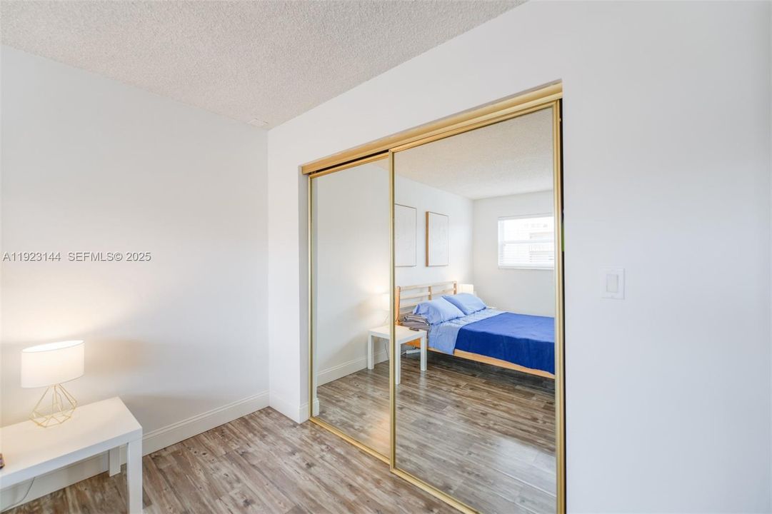 For Sale: $250,000 (2 beds, 2 baths, 1070 Square Feet)