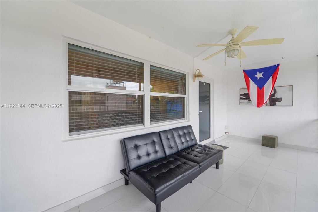 For Sale: $250,000 (2 beds, 2 baths, 1070 Square Feet)
